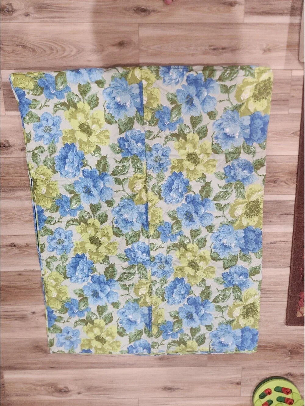 Vintage 1960s–70s Quilted Floral Bedspread Blanket 78